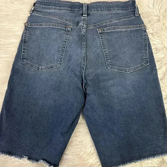 Old Navy Slim Distressed Jean Shorts Size 16 - Picture 3 of 5